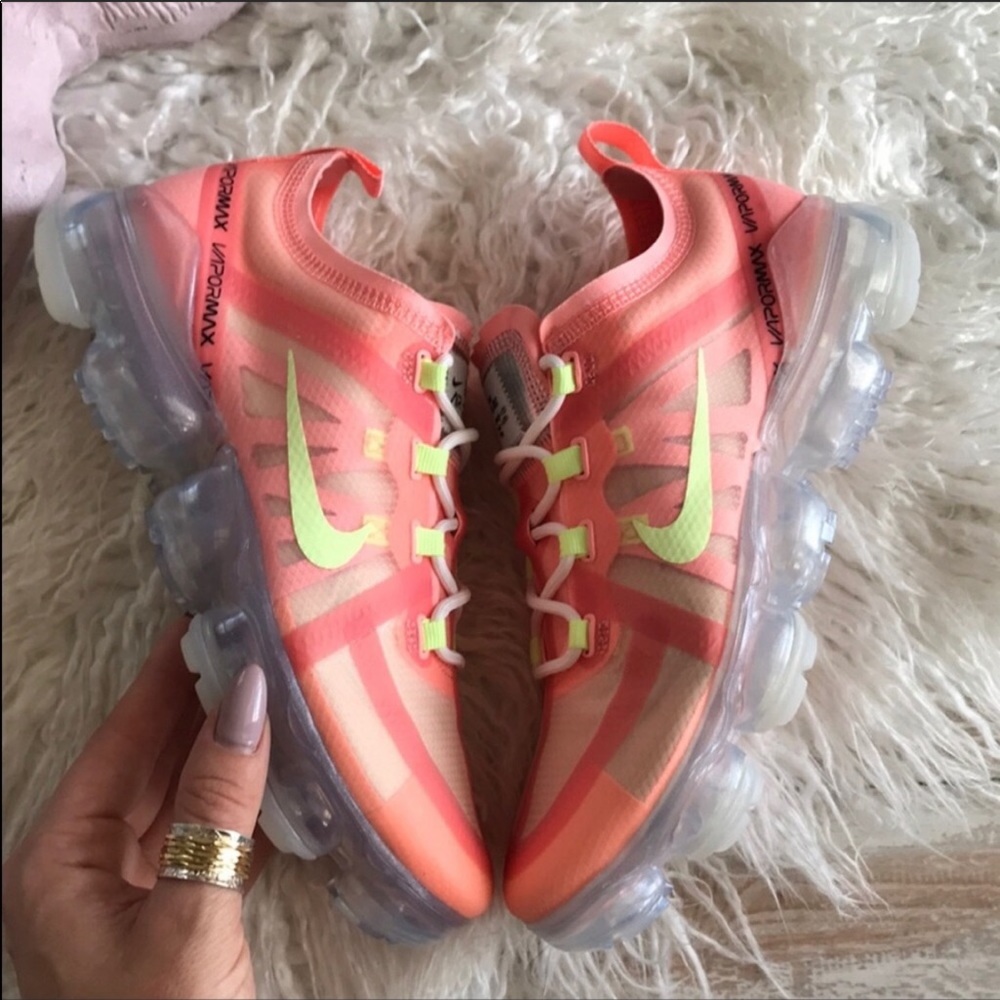 NWT Nike Air Vapormax Peach - Picture 2 of 8